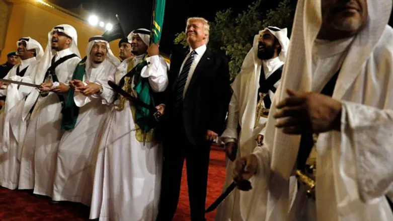 trump in Saudi sword dance