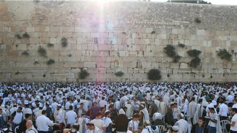 רבבות בתפילת יום ירושלים בכותל