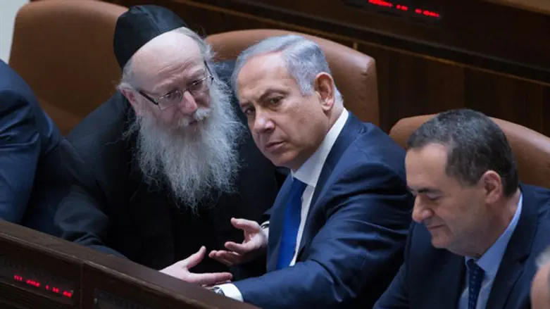 Binyamin Netanyahu speaks with Yaakov Litzman