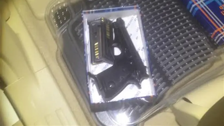 The Beretta pistol and magazines
