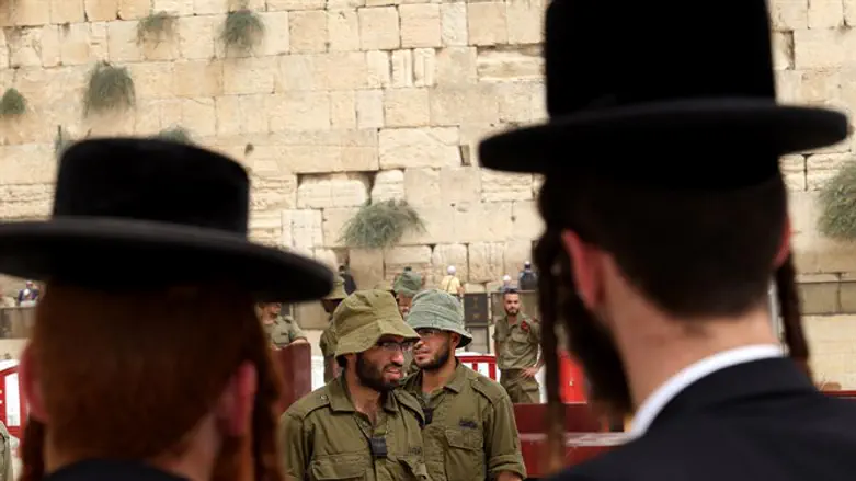 Haredim and soldiers at the Kotel