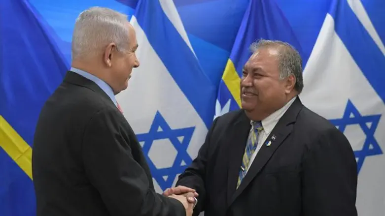 Prime Minister Binyamin Netanyahu with Nauru President Baron Waqa