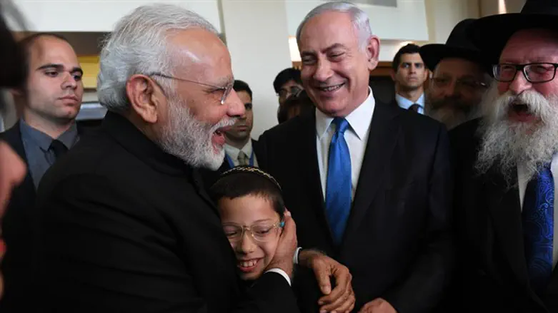 Indian PM Narendra Modi, Israeli PM Binyamin Netanyahu, and Moshe Holtzberg