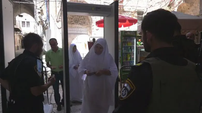 Muslim woman passes through metal detector