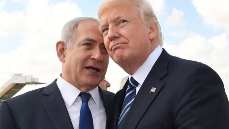 Binyamin Netanyahu meets with Donald Trump at Ben Gurion Airport