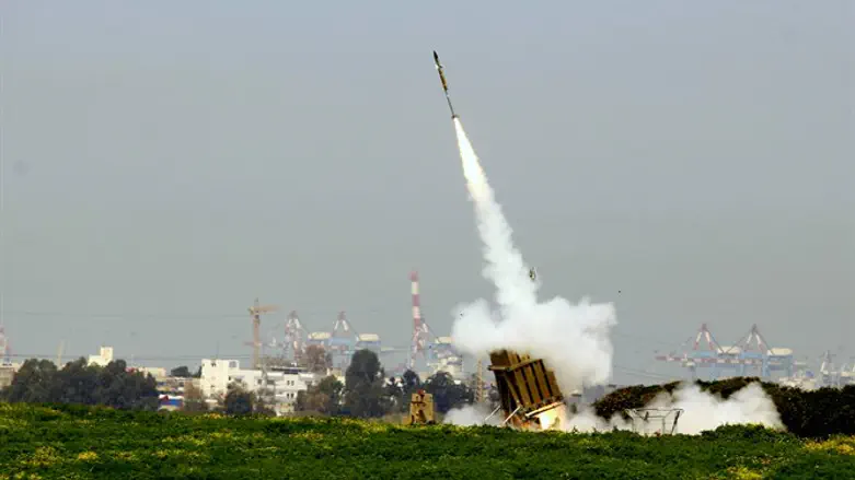 Iron Dome fires missile against Gaza rocket (archive)
