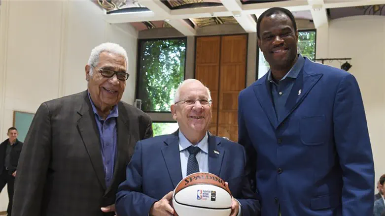 President Rivlin with NBA Hall of Fame members David Robinson, and Wayne Embry