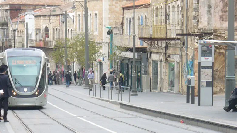 Light rail train in Jerusalem