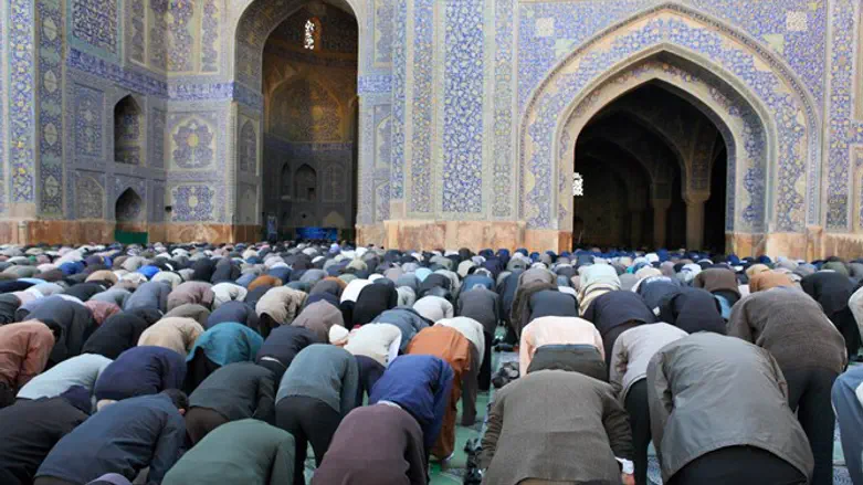 Worshipers in Iran (illustrative)