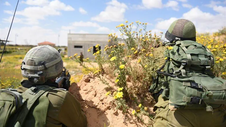 IDF soldiers advancing on objective