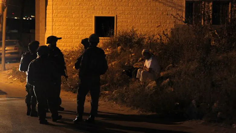 IDF soldiers during a night raid (illustrative)