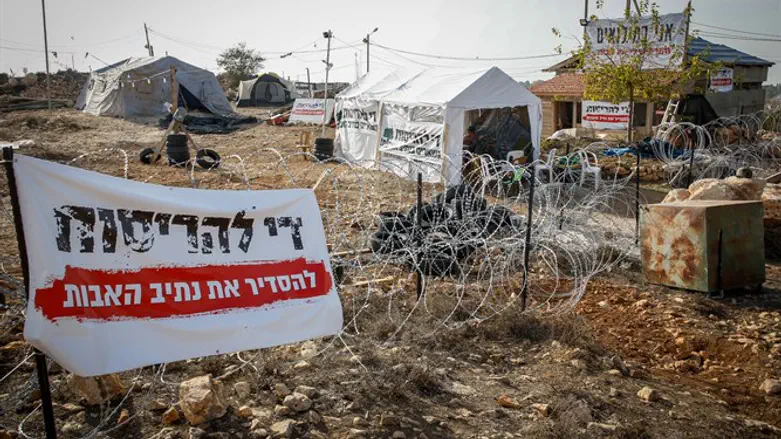 Netiv Ha'avot protest tents