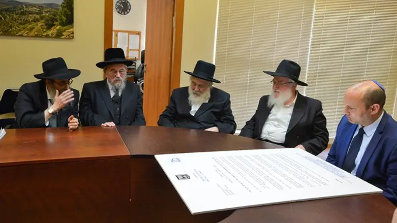 Bennett meets with Chabad rabbis