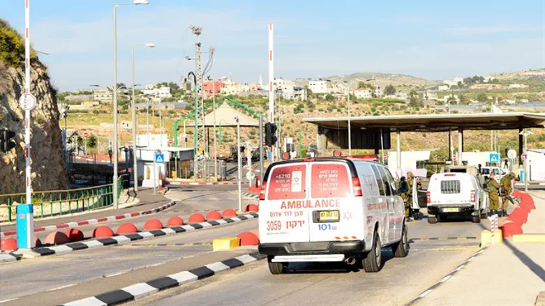 Stabbing attack in Samaria foiled