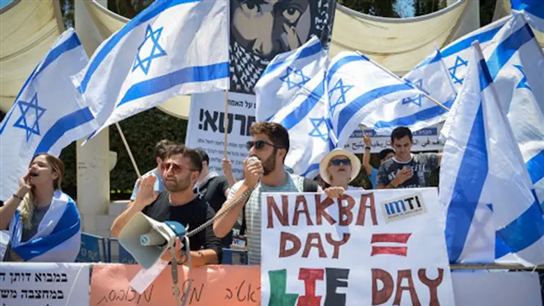 Im Tirtzu demonstrates against Nakba operatives
