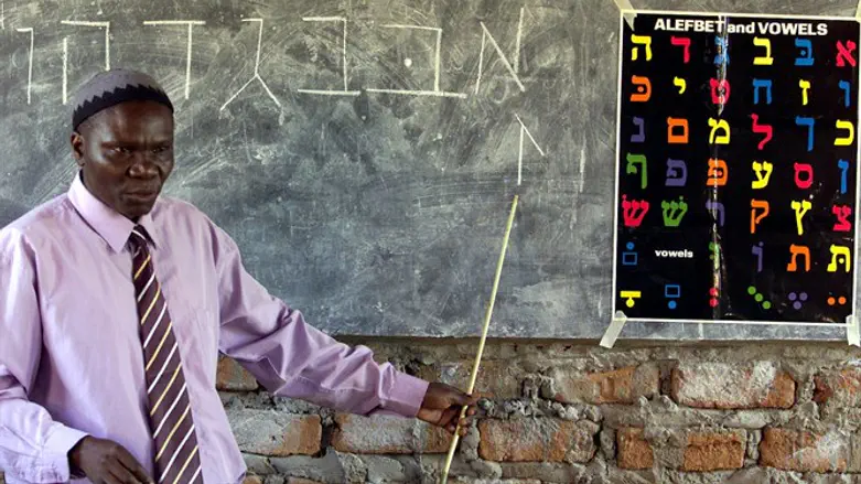 Ugandan Rabbi Harun Kintu Moses conducts Hebrew lesson at Hadassah School