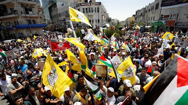 Palestinian Arabs rally in Ramallah