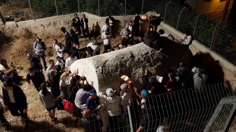 Jews visit the graves of Elazar and Itamar