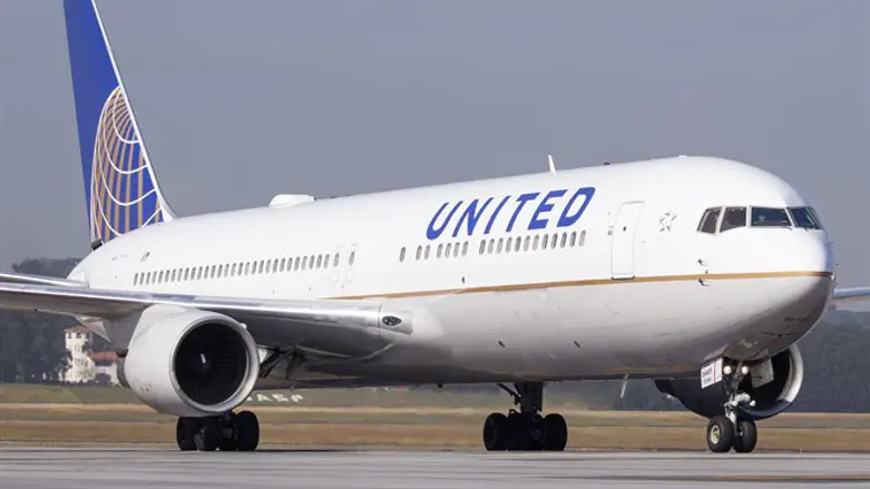 United Airlines plane (illustration)