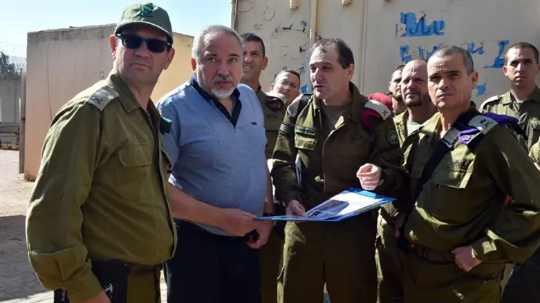 Liberman at the Gaza border