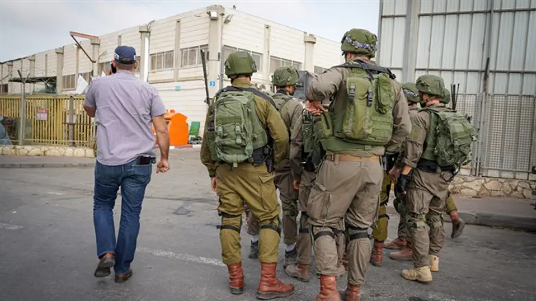 IDF soldiers at the scene of the attack in Barkan