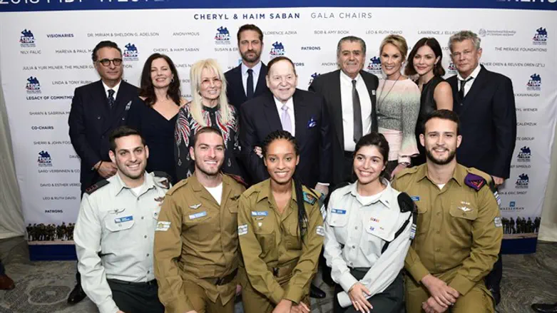 IDF soldiers with event organizers