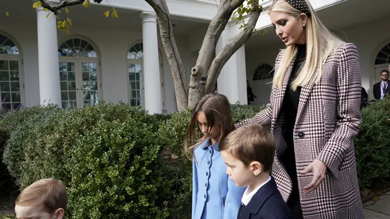 Ivanka Trump arrives with her children as President Trump hosts Thanksgiving