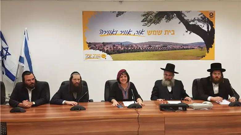 Bloch with Agudat Yisrael representatives