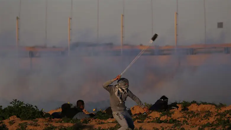 Demonstrator hurls rocks at Israeli troops on Gaza border