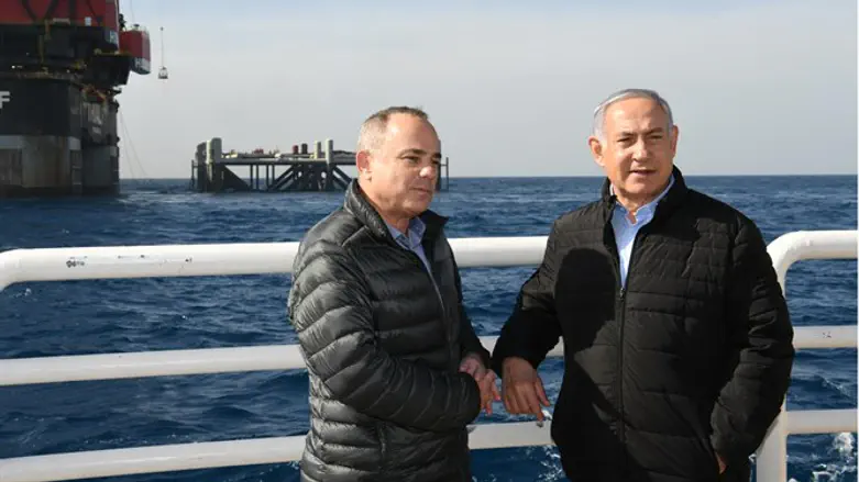 Steinitz and Netanyahu on gas platform