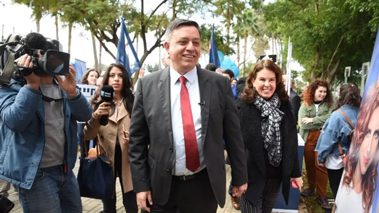 Labor chief Gabbay and his wife vote in Monday's primaries