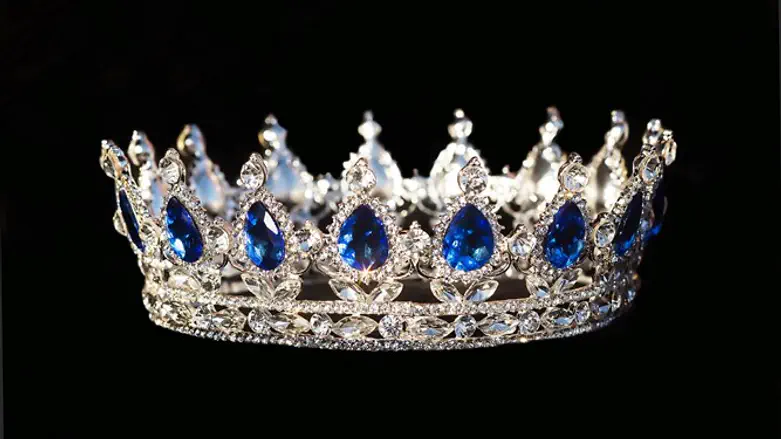 The crown all can wear