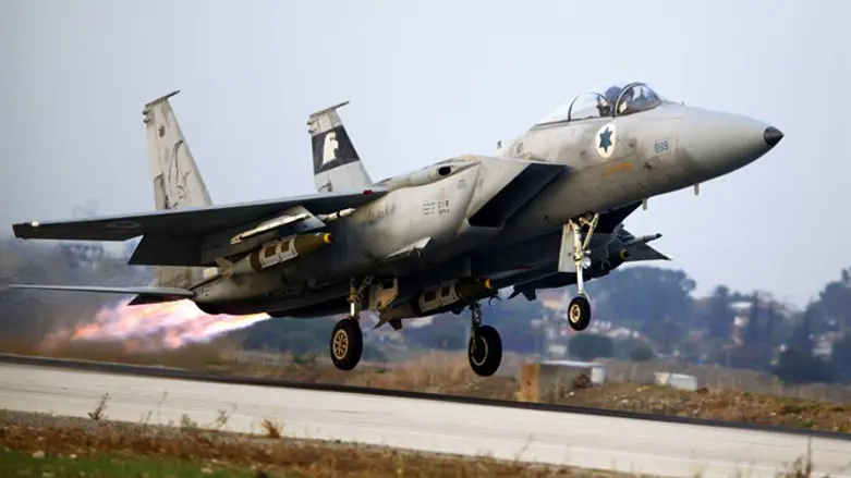 Israeli F-15 Eagle fighter jet takes off to Gaza