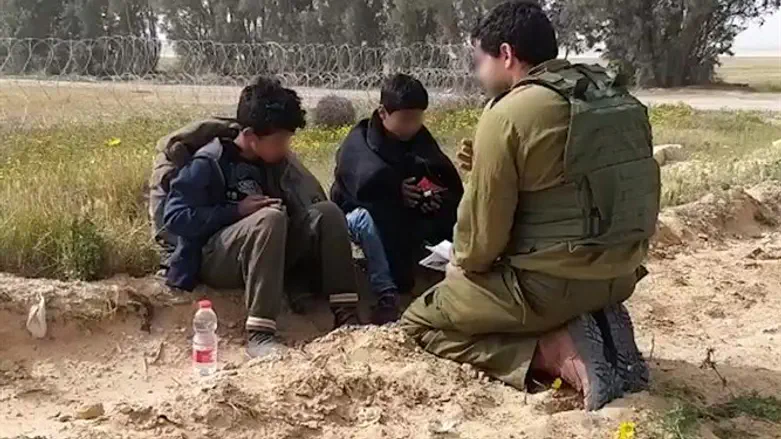 IDF soldier gives Gazan children water