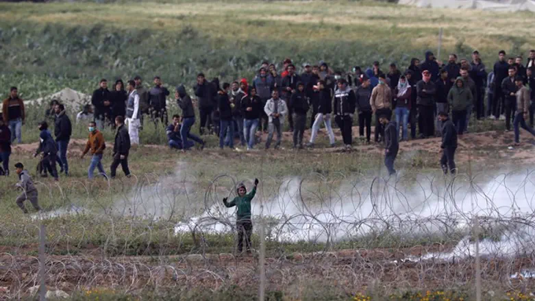 Violent rioters gather along Gaza border