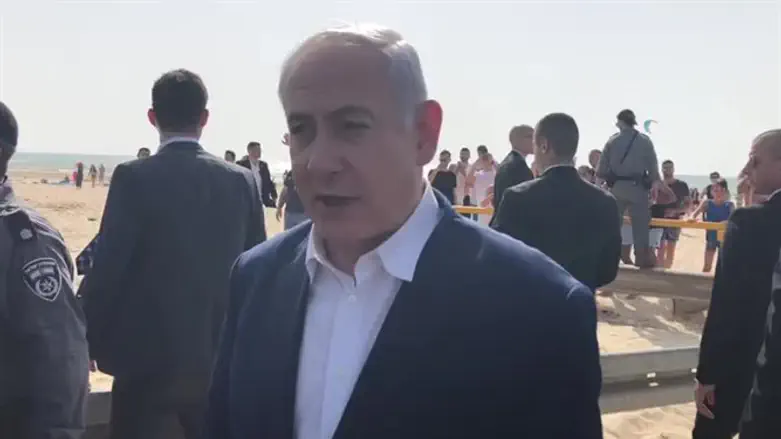 Netanyahu at the beach