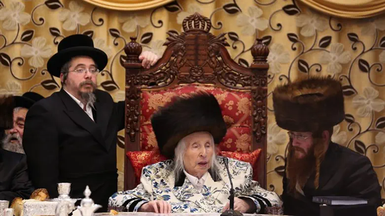 Kaliver Rebbe with his grandson seated next to him