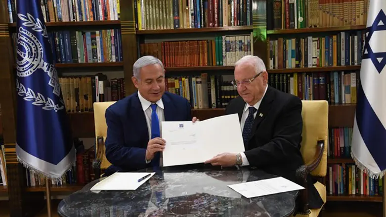 PM Netanyahu and Pres. Rivlin sign extension