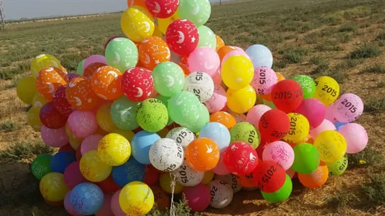 Incendiary balloons in Gaza envelop
