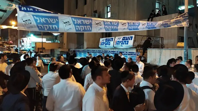 Demonstration against Blue and White in Bnei Brak