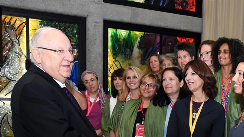 Rivlin meets with mothers of lone soldiers