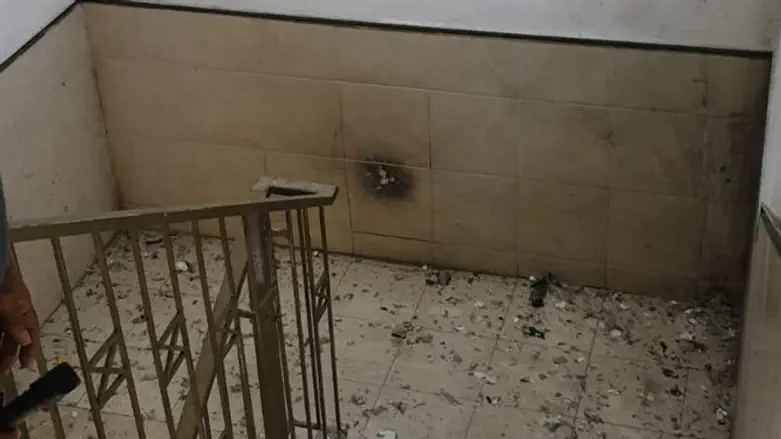 Device explodes in stairwell of Bnei Brak building