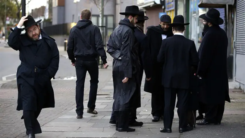 יהודים בבריטניה. למצולמים אין קשר לידיעה