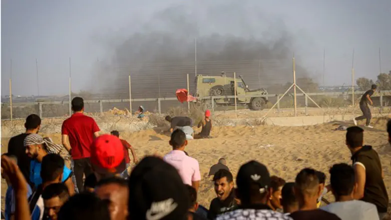 Protesters clash with Israeli forces on Gaza-Israel border