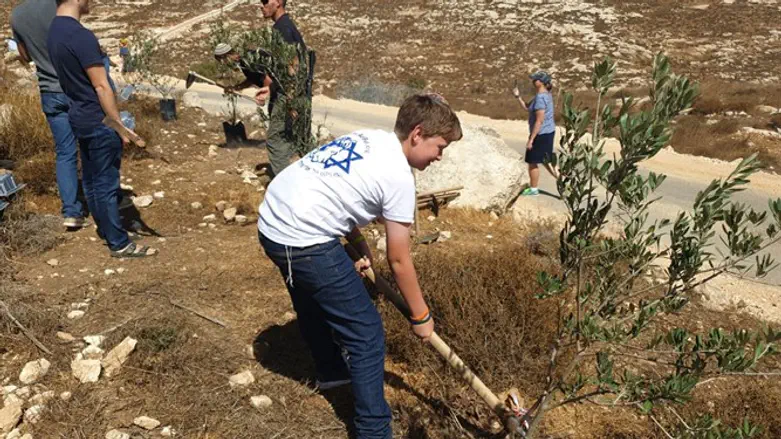 Ari Fuld's son plants a tree in his father's memory