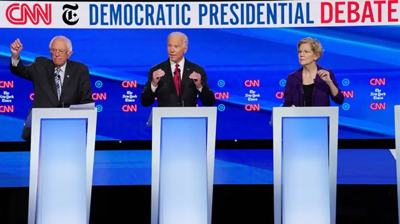 Democratic presidential candidates at debate in Ohio