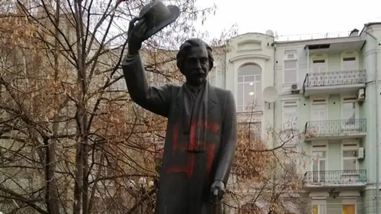 Sholem Aleichem's monument in Kiev, defiled with swastika