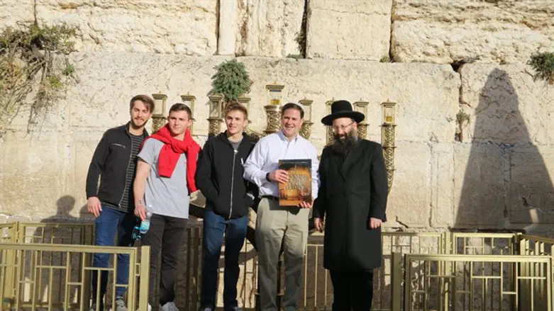 Gov Ducey and sons with Kotel Rabbi Rabinovich