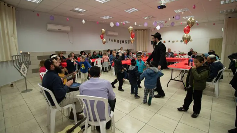 Chabad Hanukah activity for Russians
