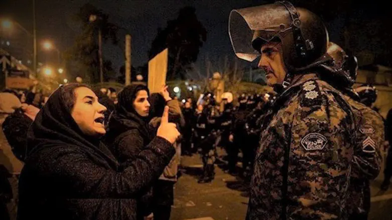 Women facing down soldiers in Tehran protest